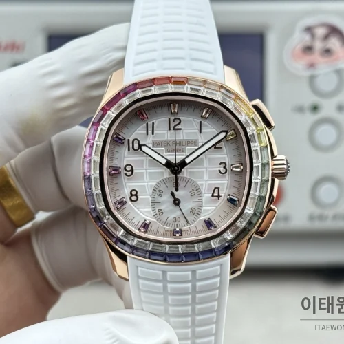 파텍필립 아쿠아넛 루체 로즈골드 레인보우 다이아 크로노그래프 오토매틱 39.9mm 7968 자개 다이얼 화이트 러버 스트랩