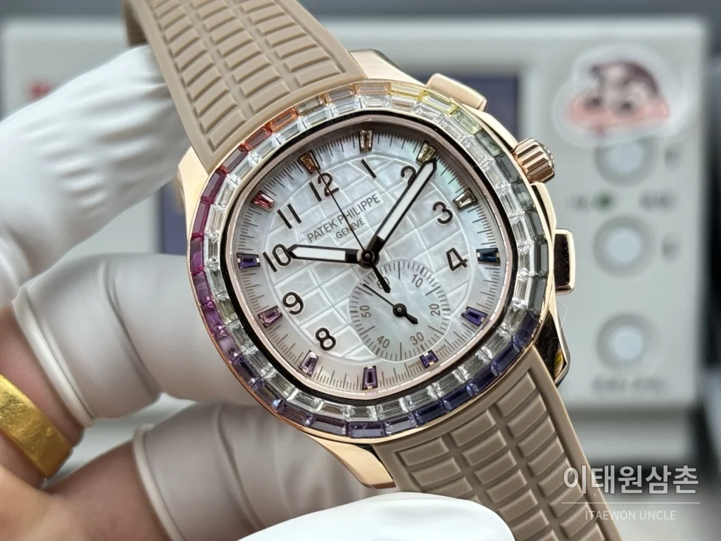 파텍필립 아쿠아넛 루체 로즈골드 레인보우 다이아 크로노그래프 오토매틱 39.9mm 7968 자개 다이얼 브라운 러버 스트랩