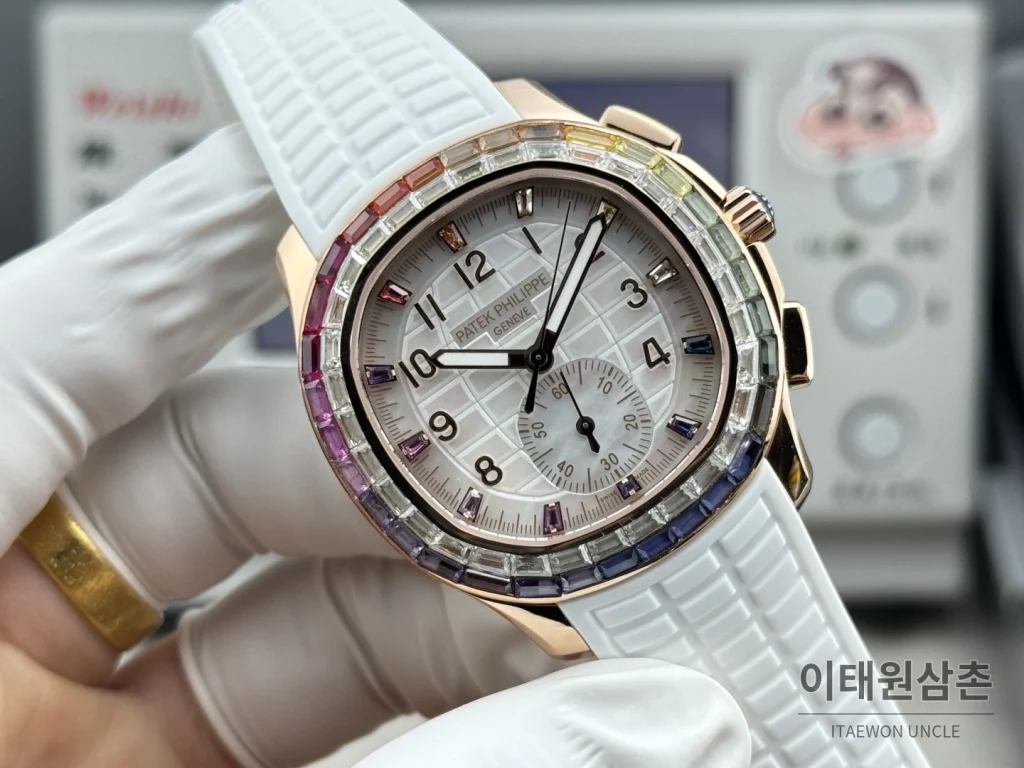 파텍필립 아쿠아넛 루체 로즈골드 레인보우 다이아 크로노그래프 오토매틱 39.9mm 7968 자개 다이얼 화이트 러버 스트랩