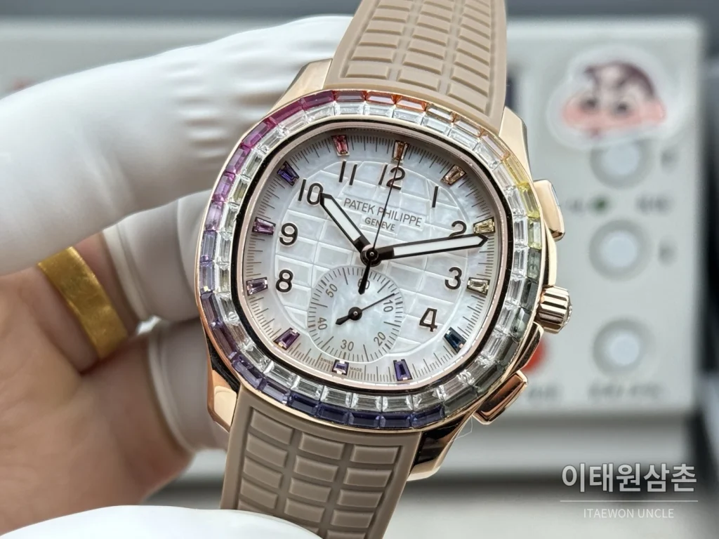 파텍필립 아쿠아넛 루체 로즈골드 레인보우 다이아 크로노그래프 오토매틱 39.9mm 7968 자개 다이얼 브라운 러버 스트랩