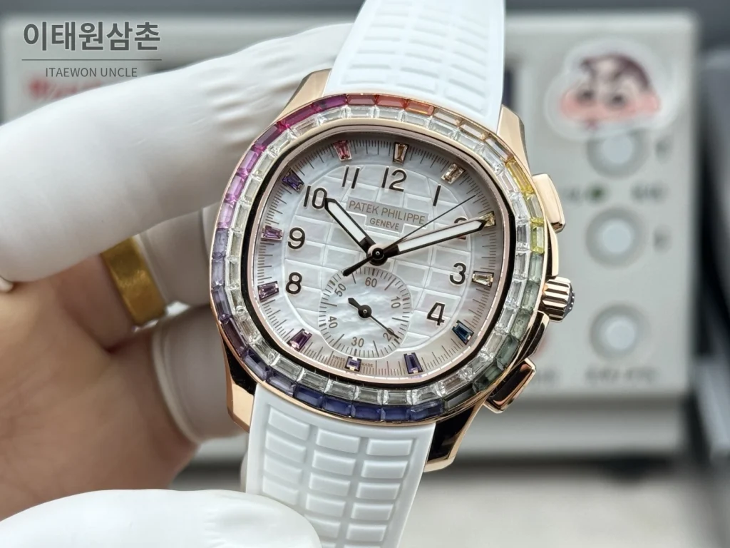 파텍필립 아쿠아넛 루체 로즈골드 레인보우 다이아 크로노그래프 오토매틱 39.9mm 7968 자개 다이얼 화이트 러버 스트랩