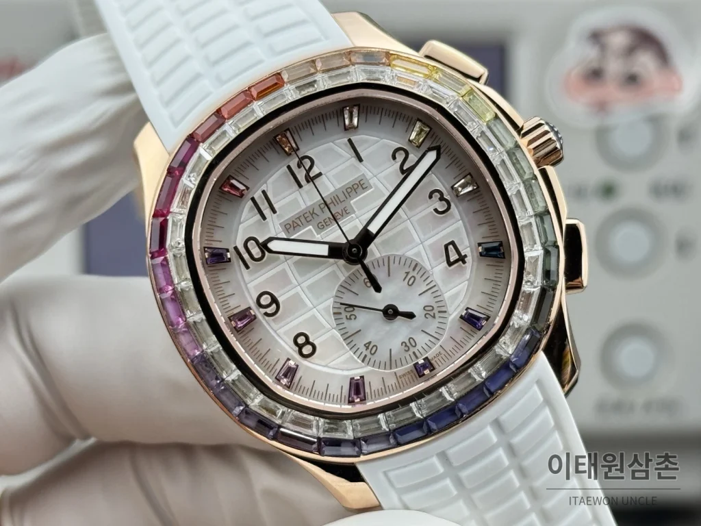 파텍필립 아쿠아넛 루체 로즈골드 레인보우 다이아 크로노그래프 오토매틱 39.9mm 7968 자개 다이얼 화이트 러버 스트랩