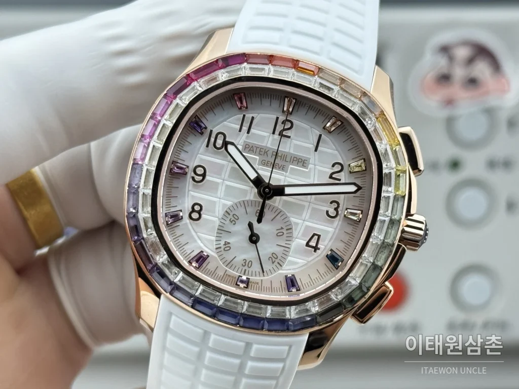 파텍필립 아쿠아넛 루체 로즈골드 레인보우 다이아 크로노그래프 오토매틱 39.9mm 7968 자개 다이얼 화이트 러버 스트랩