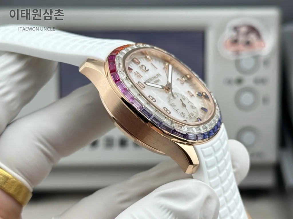 파텍필립 아쿠아넛 루체 로즈골드 레인보우 다이아 크로노그래프 오토매틱 39.9mm 7968 자개 다이얼 화이트 러버 스트랩