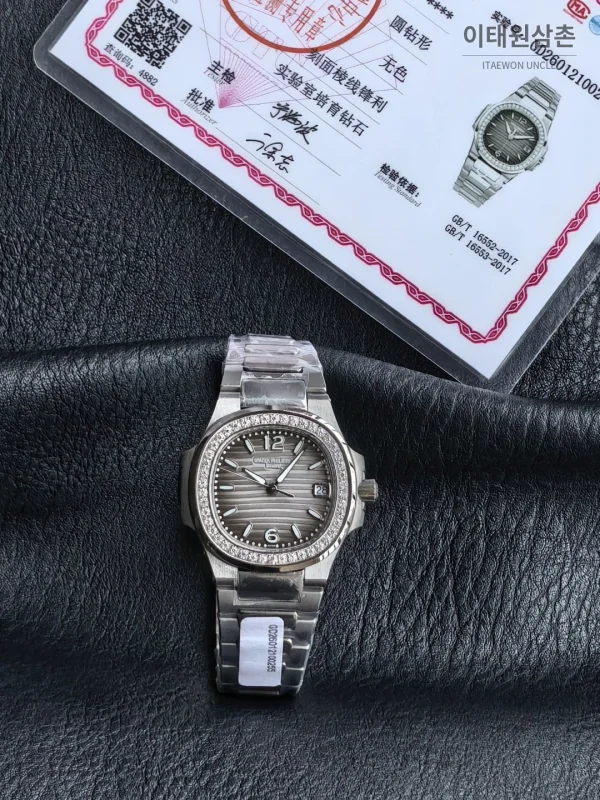 파텍필립 아쿠아넛 쿼츠 32mm 그레이 다이얼