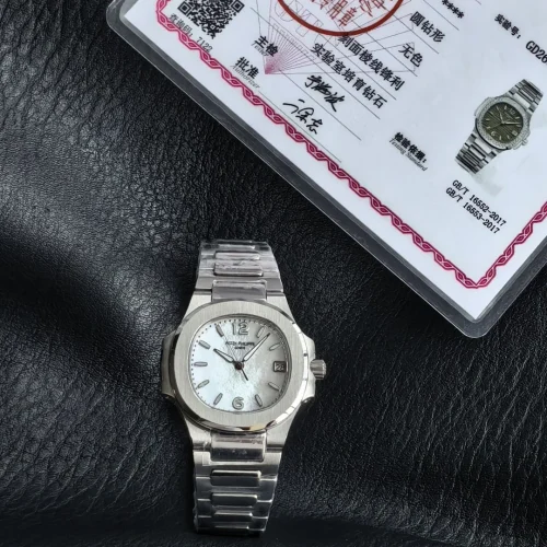 파텍필립 아쿠아넛 쿼츠 32mm 자개 다이얼