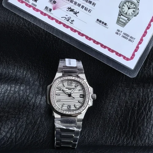 파텍필립 아쿠아넛 쿼츠 32mm 화이트 다이얼