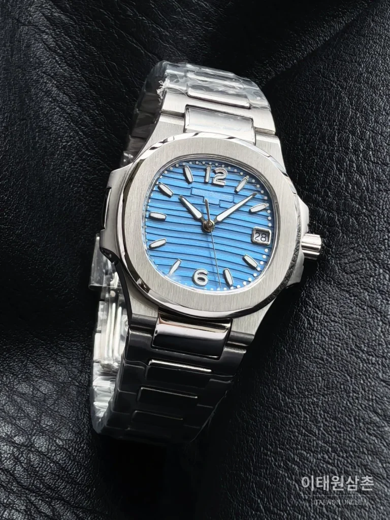 파텍필립 아쿠아넛 쿼츠 32mm 블루 다이얼