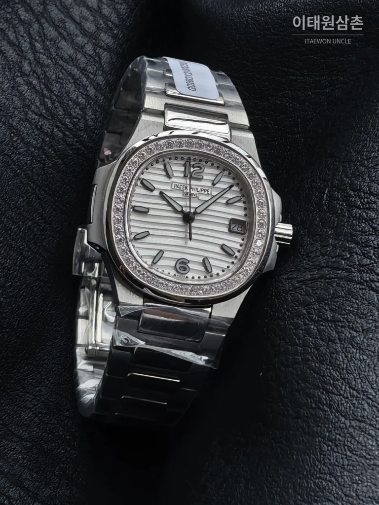 파텍필립 아쿠아넛 쿼츠 32mm 화이트 다이얼