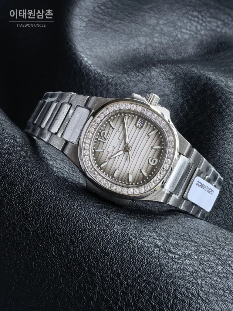 파텍필립 아쿠아넛 쿼츠 32mm 그레이 다이얼