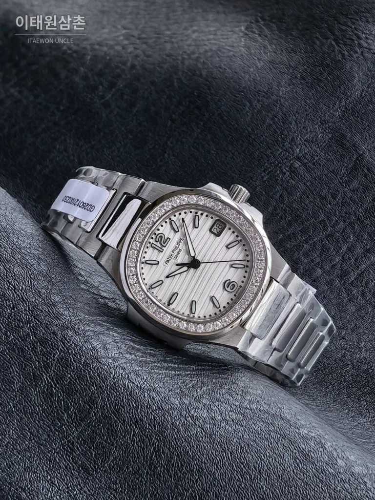 파텍필립 아쿠아넛 쿼츠 32mm 화이트 다이얼
