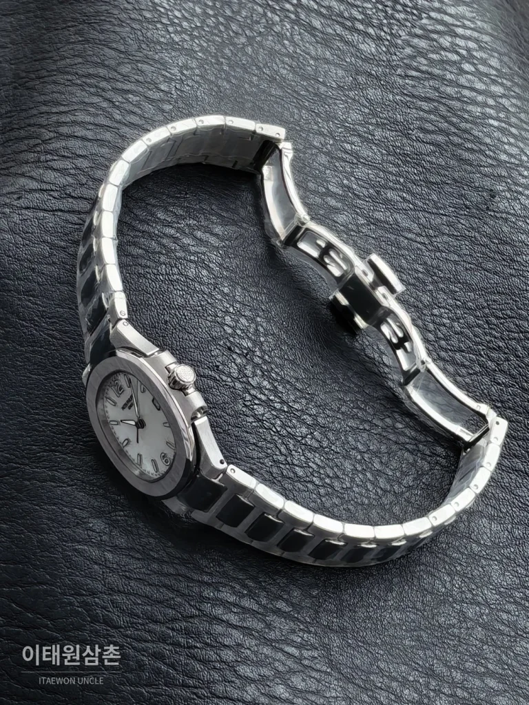 파텍필립 아쿠아넛 쿼츠 32mm 자개 다이얼