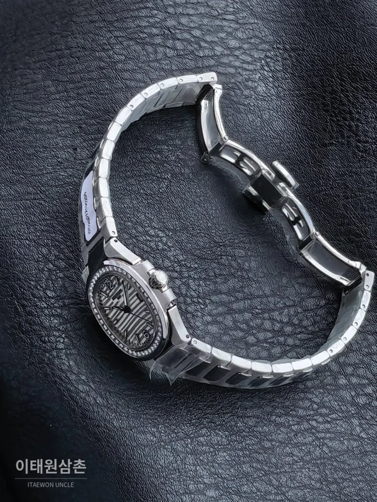 파텍필립 아쿠아넛 쿼츠 32mm 화이트 다이얼