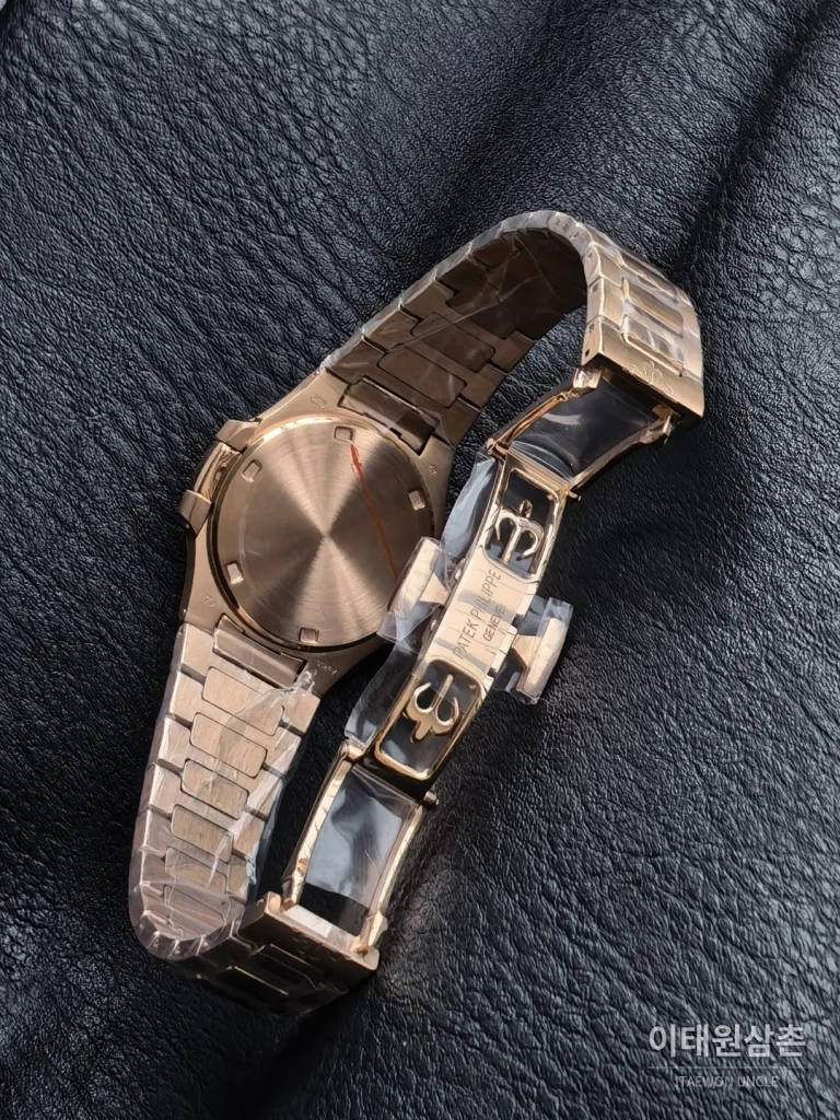 파텍필립 아쿠아넛 쿼츠 32mm 퍼플 다이얼