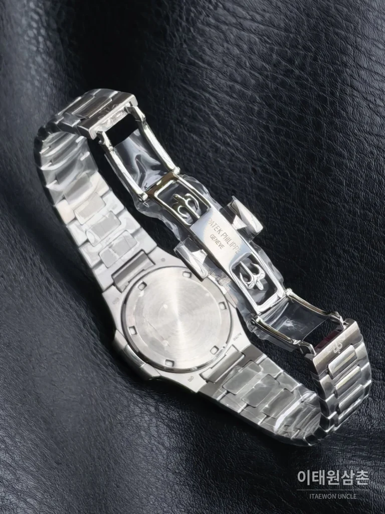 파텍필립 아쿠아넛 쿼츠 32mm 자개 다이얼