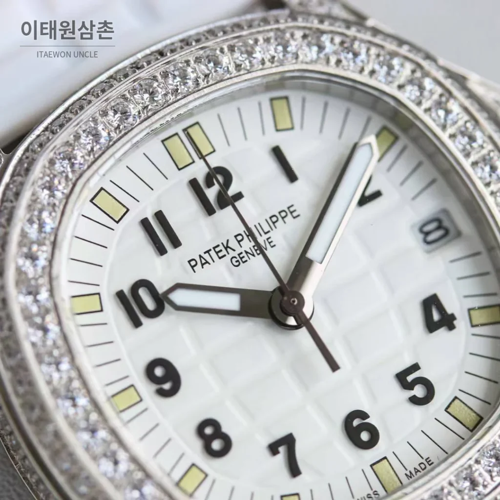 파텍필립 아쿠아넛 스틸 다이아세팅 블랙다이얼 오토매틱 35.6mm 화이트 러버 스트랩