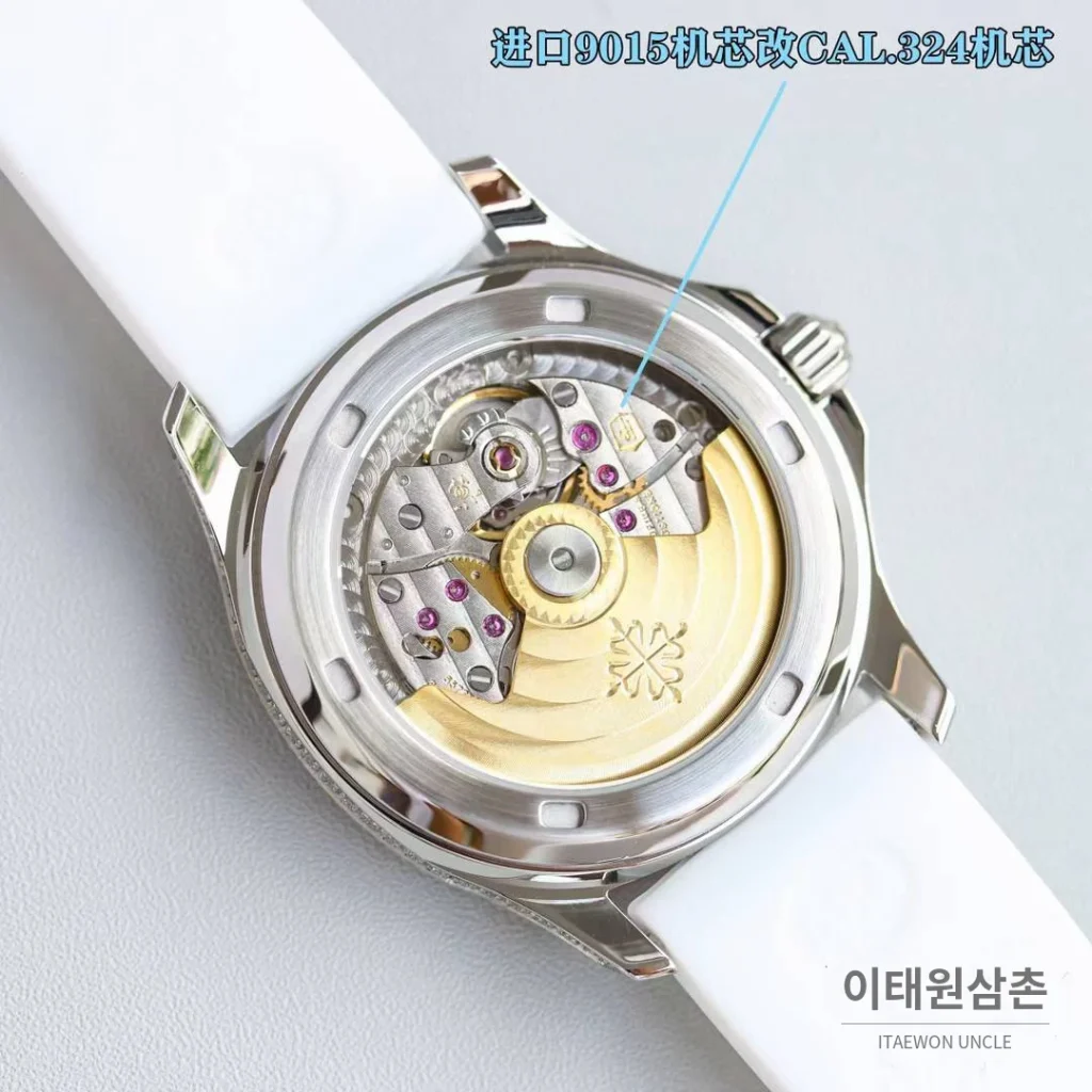 파텍필립 아쿠아넛 스틸 다이아세팅 블랙다이얼 오토매틱 35.6mm 화이트 러버 스트랩