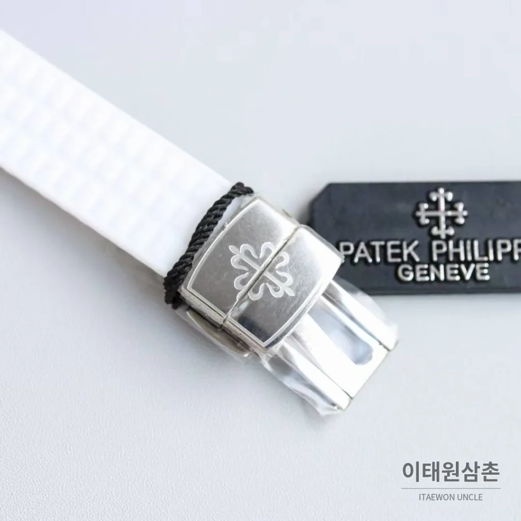 파텍필립 아쿠아넛 스틸 다이아세팅 블랙다이얼 오토매틱 35.6mm 화이트 러버 스트랩