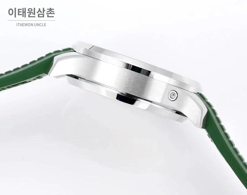 파텍필립 아쿠아넛 화이트골드 그린다이얼 플라이백 크로노그래프 42.2mm