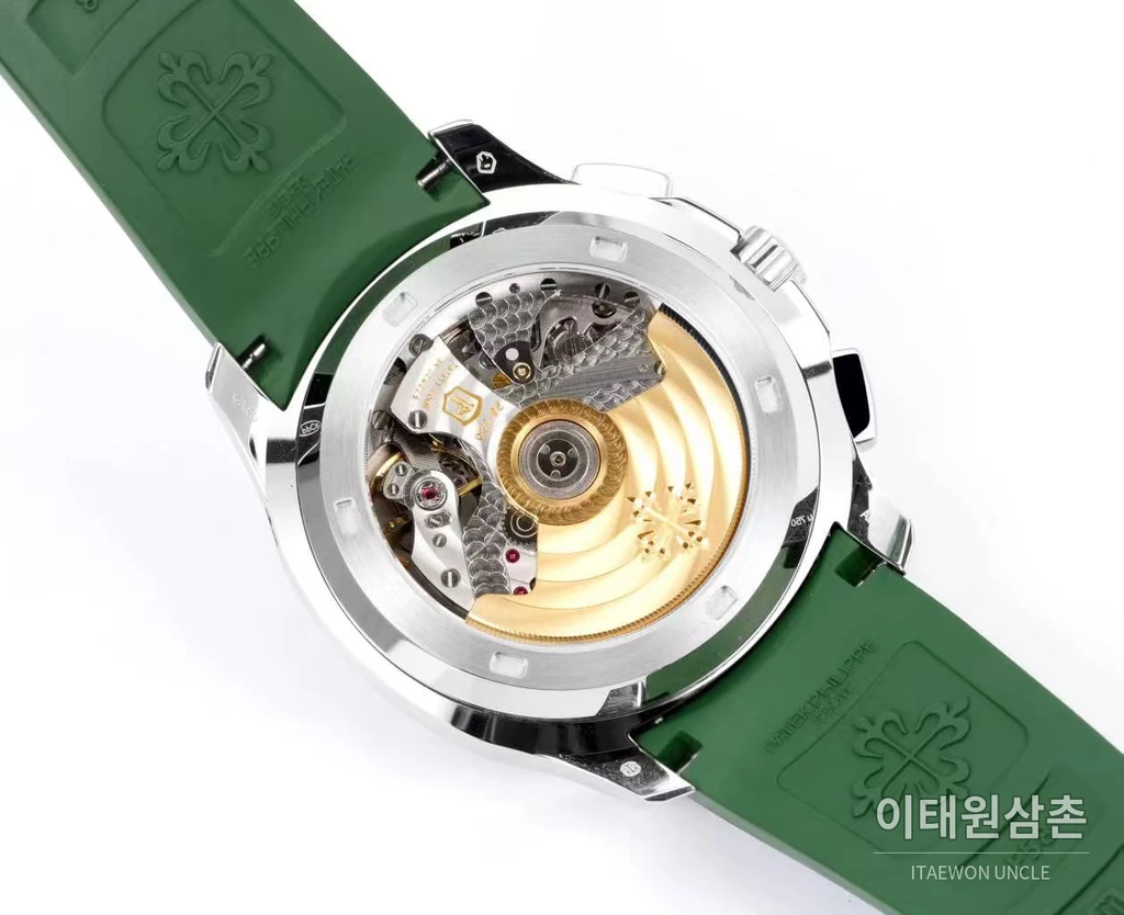 파텍필립 아쿠아넛 화이트골드 그린다이얼 플라이백 크로노그래프 42.2mm