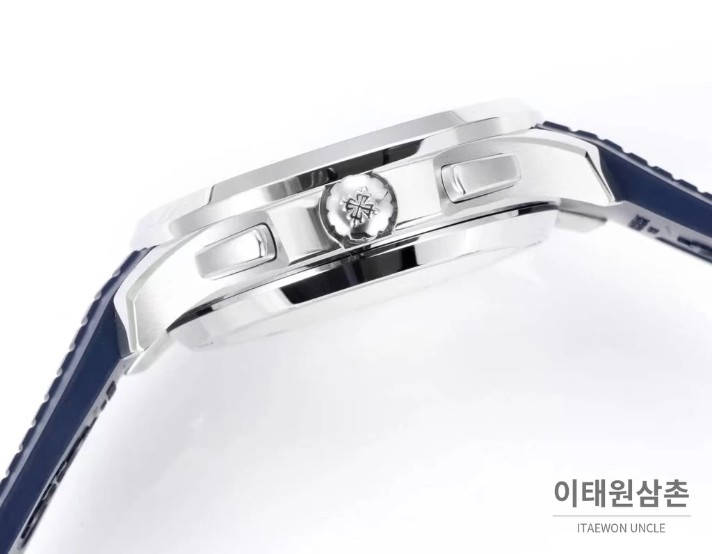 파텍필립 아쿠아넛 화이트골드 네이비다이얼 플라이백 크로노그래프 42.2mm