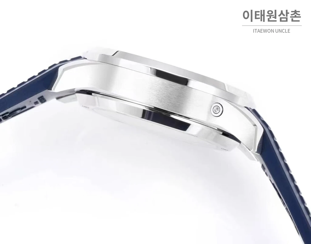 파텍필립 아쿠아넛 화이트골드 네이비다이얼 플라이백 크로노그래프 42.2mm