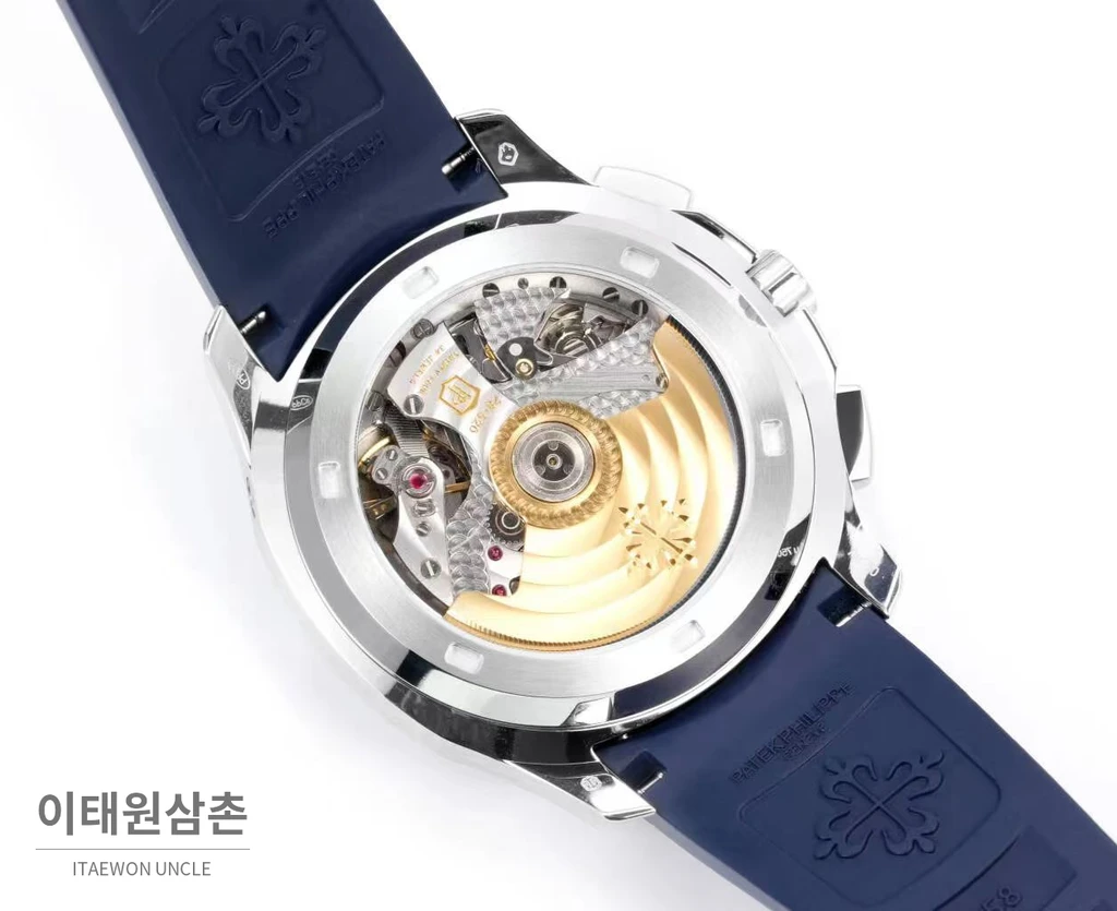 파텍필립 아쿠아넛 화이트골드 네이비다이얼 플라이백 크로노그래프 42.2mm