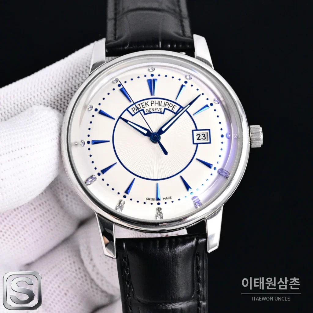 파텍필립 칼라트라바 오토매틱 42mm 화이트 다이얼 블랙 가죽 스트랩