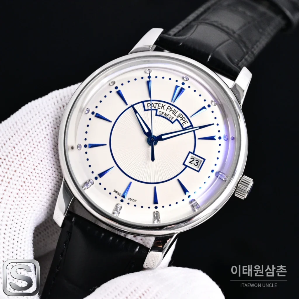 파텍필립 칼라트라바 오토매틱 42mm 화이트 다이얼 블랙 가죽 스트랩