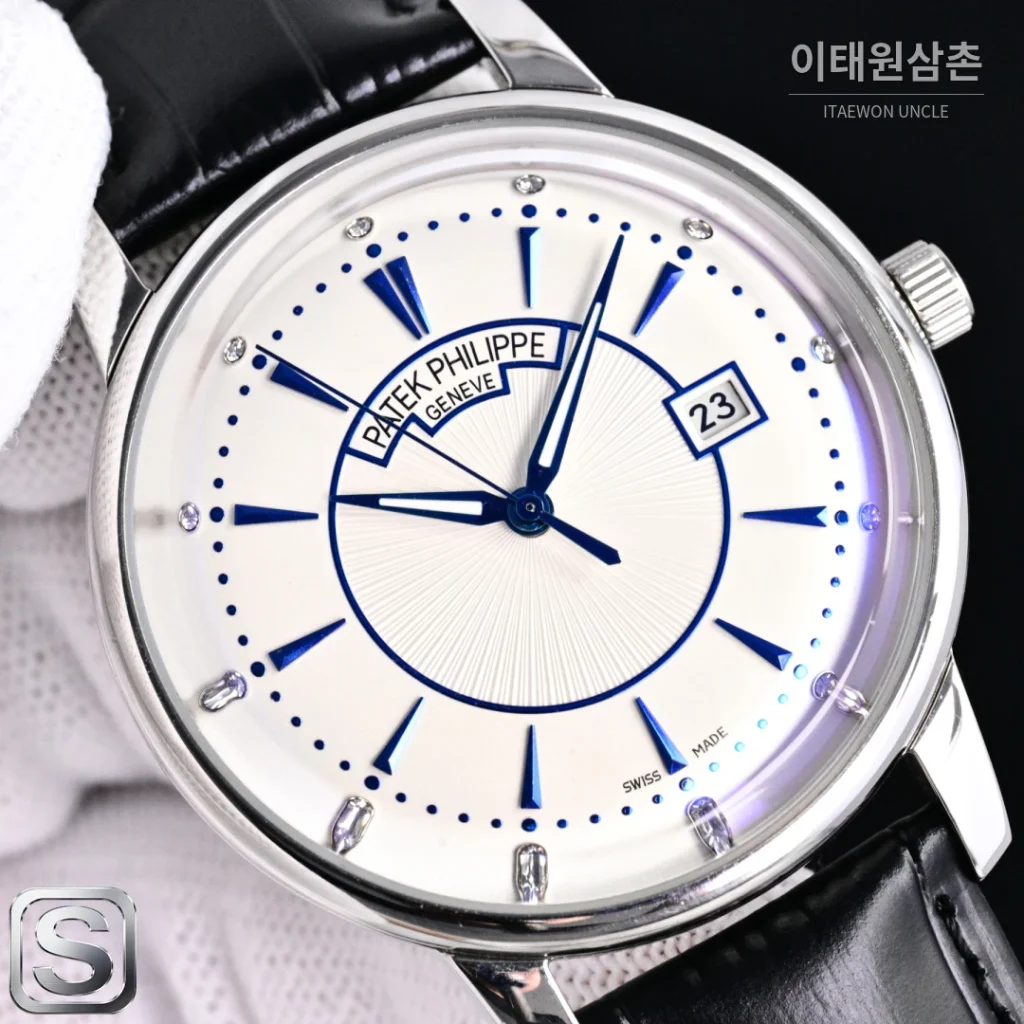 파텍필립 칼라트라바 오토매틱 42mm 화이트 다이얼 블랙 가죽 스트랩