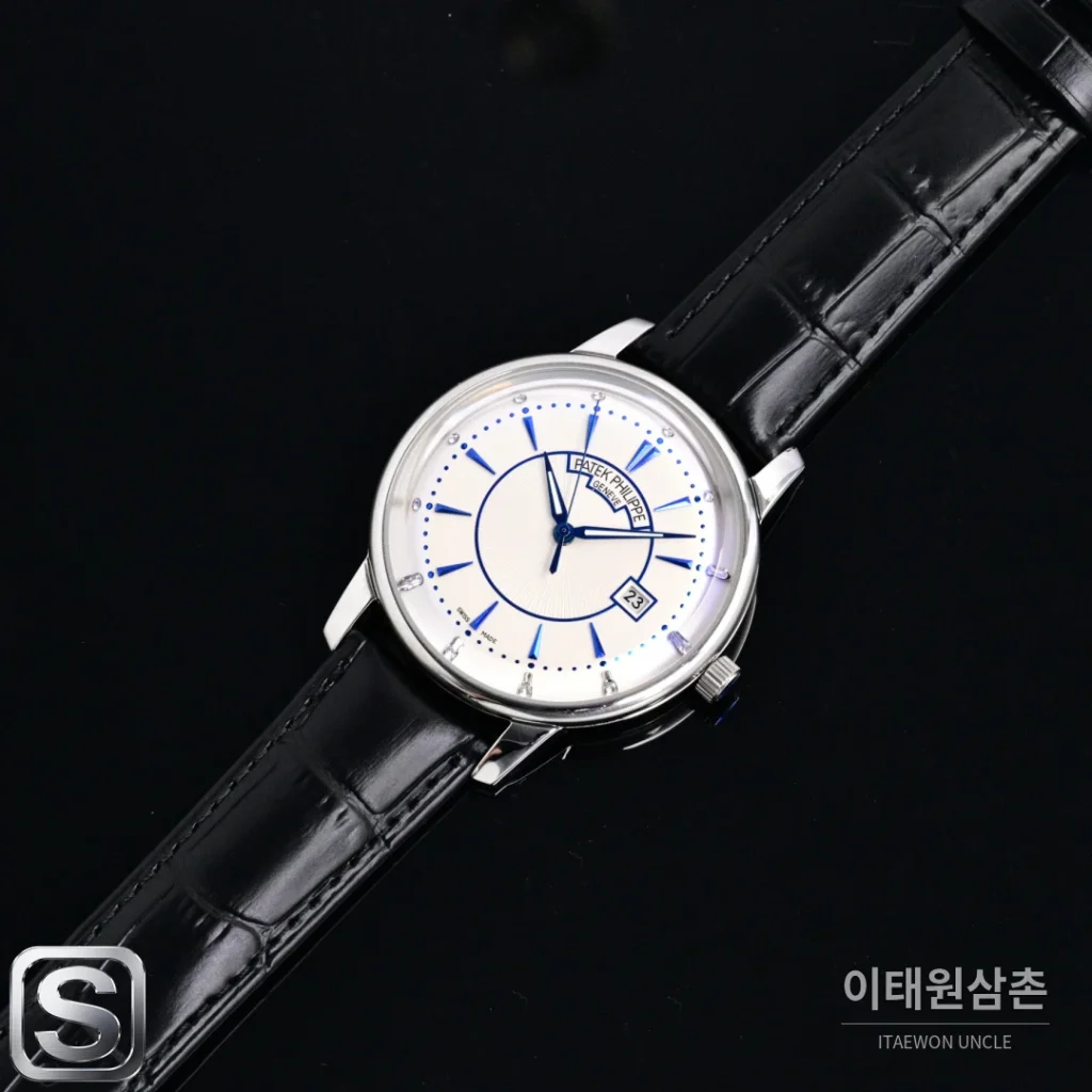 파텍필립 칼라트라바 오토매틱 42mm 화이트 다이얼 블랙 가죽 스트랩