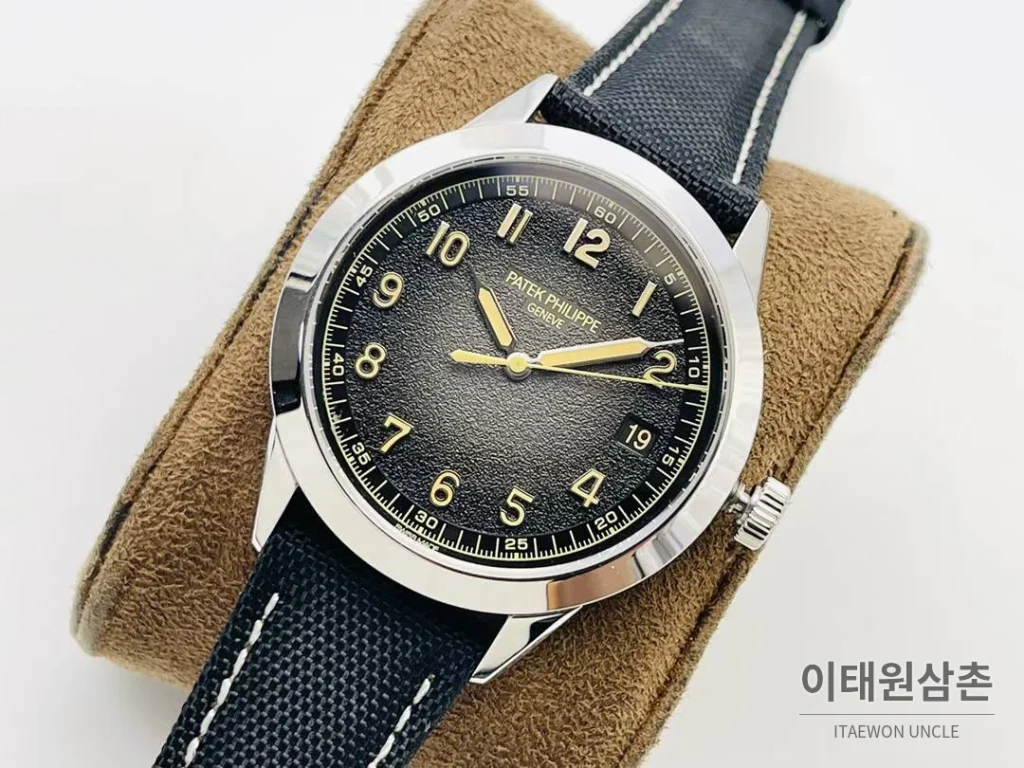 파텍필립 칼라트라바 클루 드 파리 카본그레이 다이얼 오토매틱 40mm 카본 그레이 네이비 나일론 스트랩