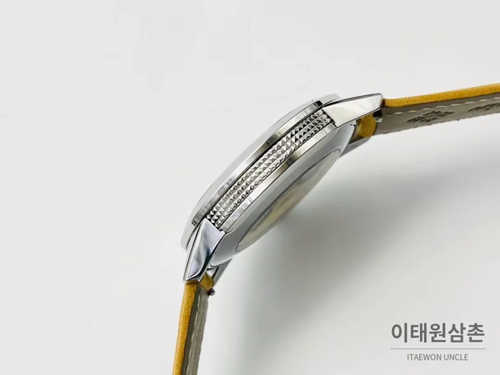 파텍필립 칼라트라바 클루 드 파리 카본그레이 다이얼 오토매틱 40mm 카본 그레이 옐로우 가죽 스트랩