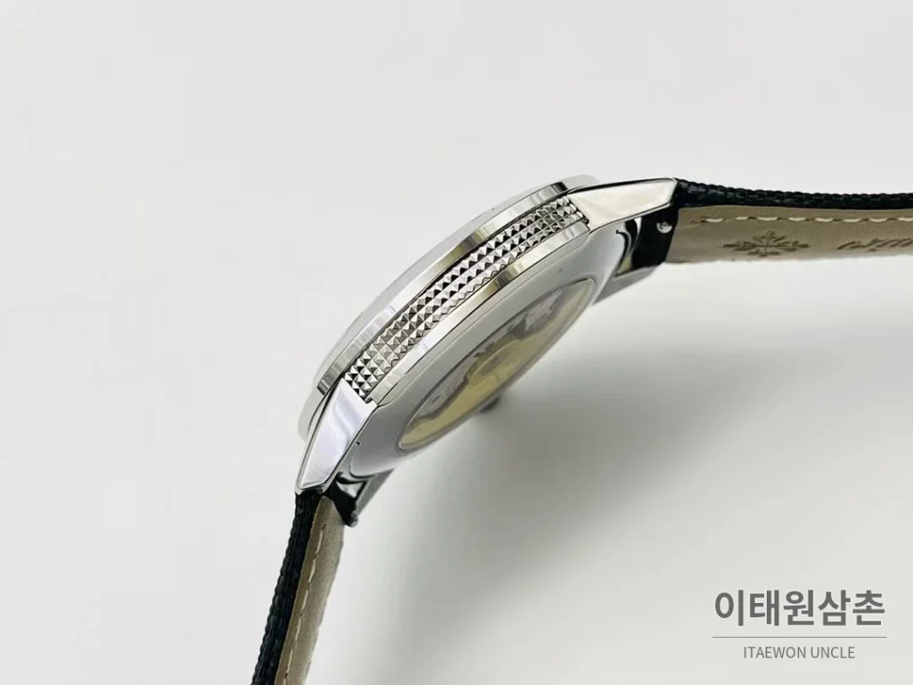 파텍필립 칼라트라바 클루 드 파리 카본그레이 다이얼 오토매틱 40mm 카본 그레이 네이비 나일론 스트랩