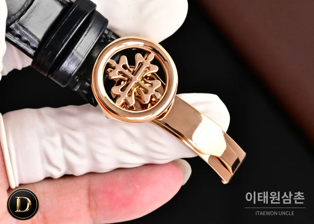 파텍필립 칼라트라바 다이아베젤 투르비옹 매뉴얼 42mm 네이비 다이얼 블랙 가죽 스트랩 로즈골드 케이스