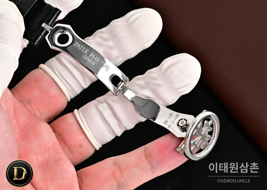 파텍필립 칼라트라바 다이아베젤 투르비옹 매뉴얼 42mm 네이비 다이얼 블랙 가죽 스트랩 (2)