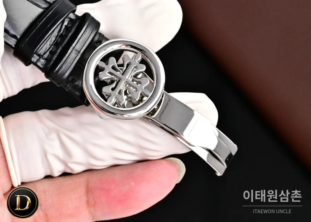 파텍필립 칼라트라바 다이아베젤 투르비옹 매뉴얼 42mm 네이비 다이얼 블랙 가죽 스트랩