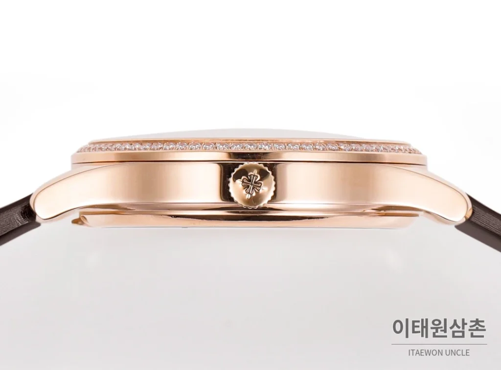 파텍필립 칼라트라바 골드베젤 브라운 엠보싱다이얼 울트라씬 오토매틱 35mm