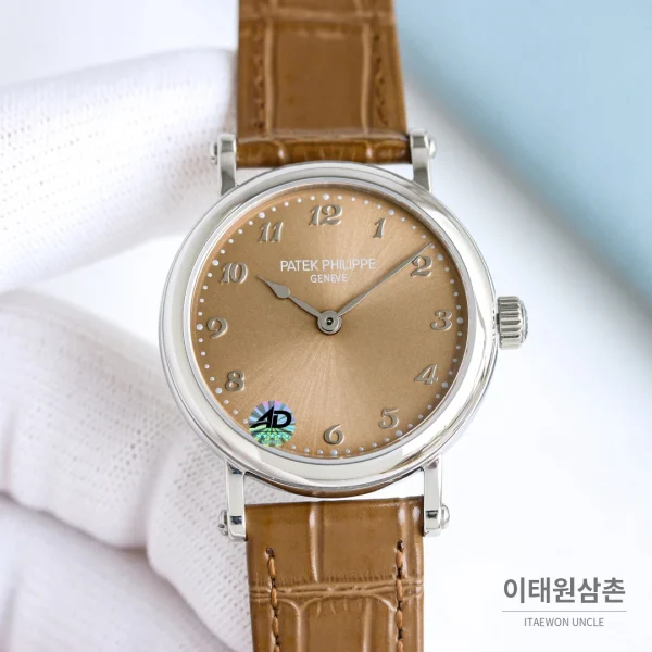 파텍필립 칼라트라바 아이보리 그레인다이얼 레더 오토매틱 34.6mm (2)