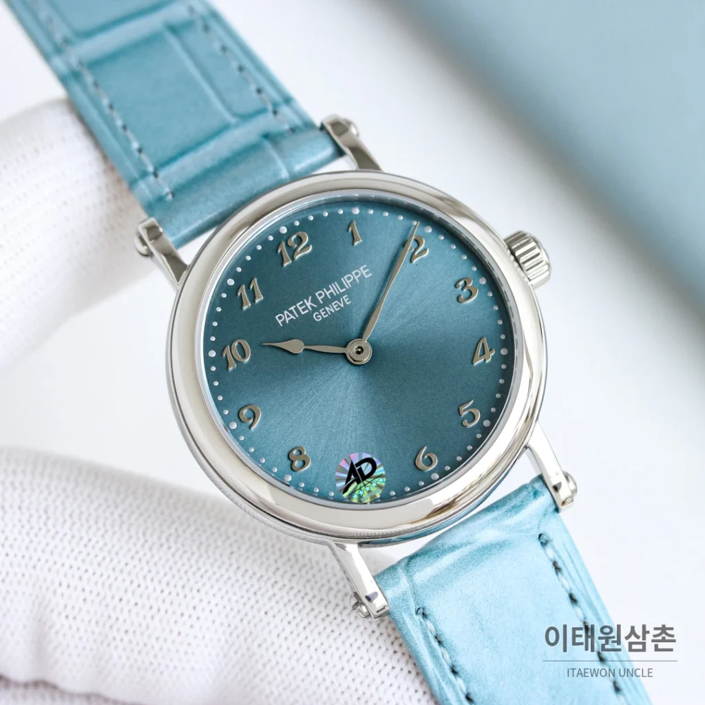 파텍필립 칼라트라바 아이보리 그레인다이얼 레더 오토매틱 34.6mm