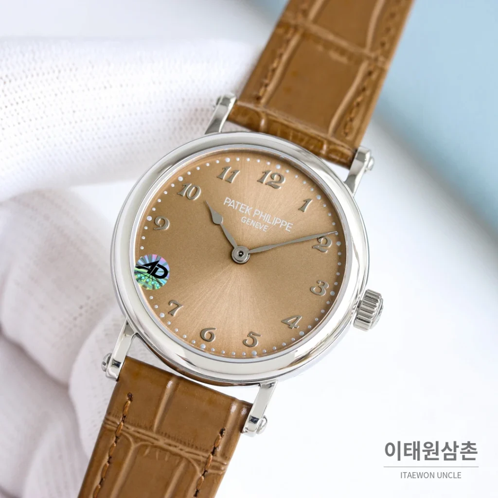 파텍필립 칼라트라바 아이보리 그레인다이얼 레더 오토매틱 34.6mm (2)