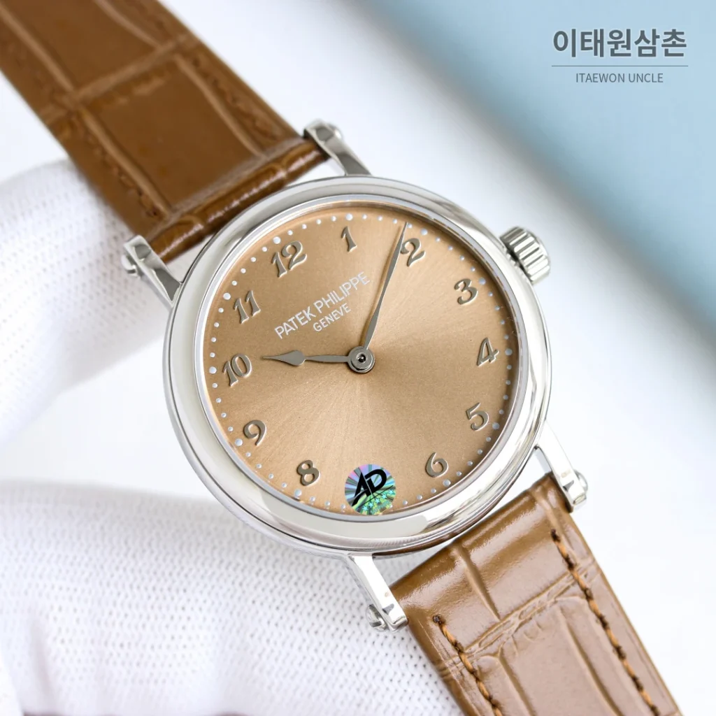 파텍필립 칼라트라바 아이보리 그레인다이얼 레더 오토매틱 34.6mm (2)