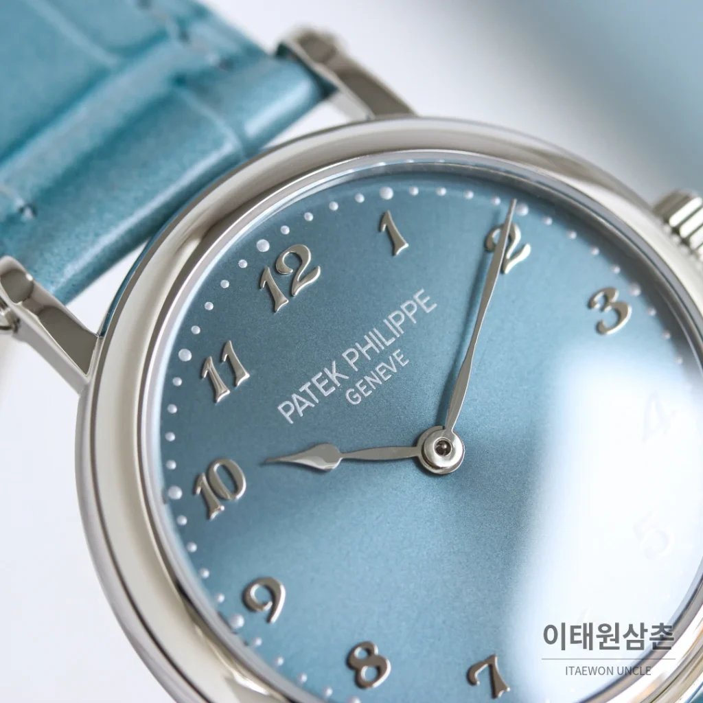 파텍필립 칼라트라바 아이보리 그레인다이얼 레더 오토매틱 34.6mm