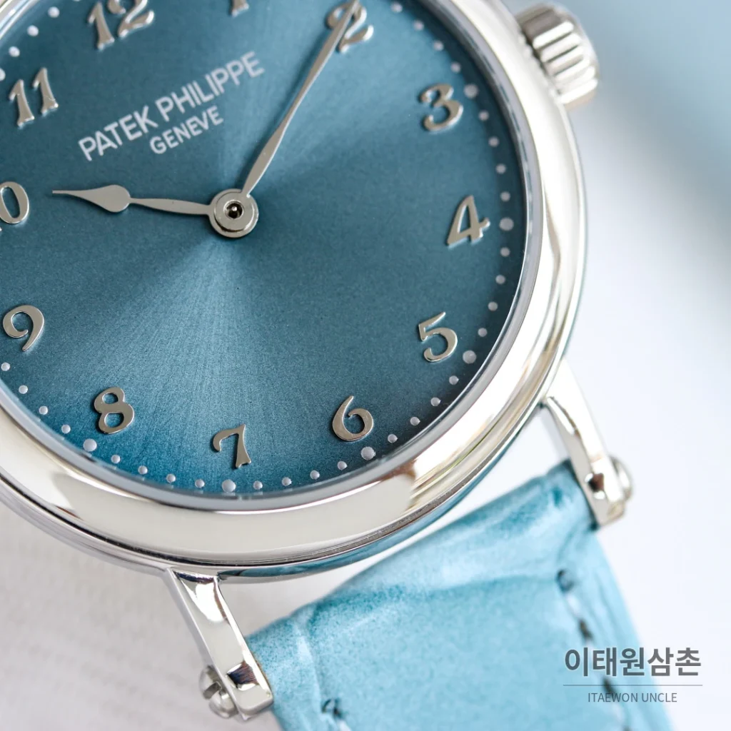 파텍필립 칼라트라바 아이보리 그레인다이얼 레더 오토매틱 34.6mm