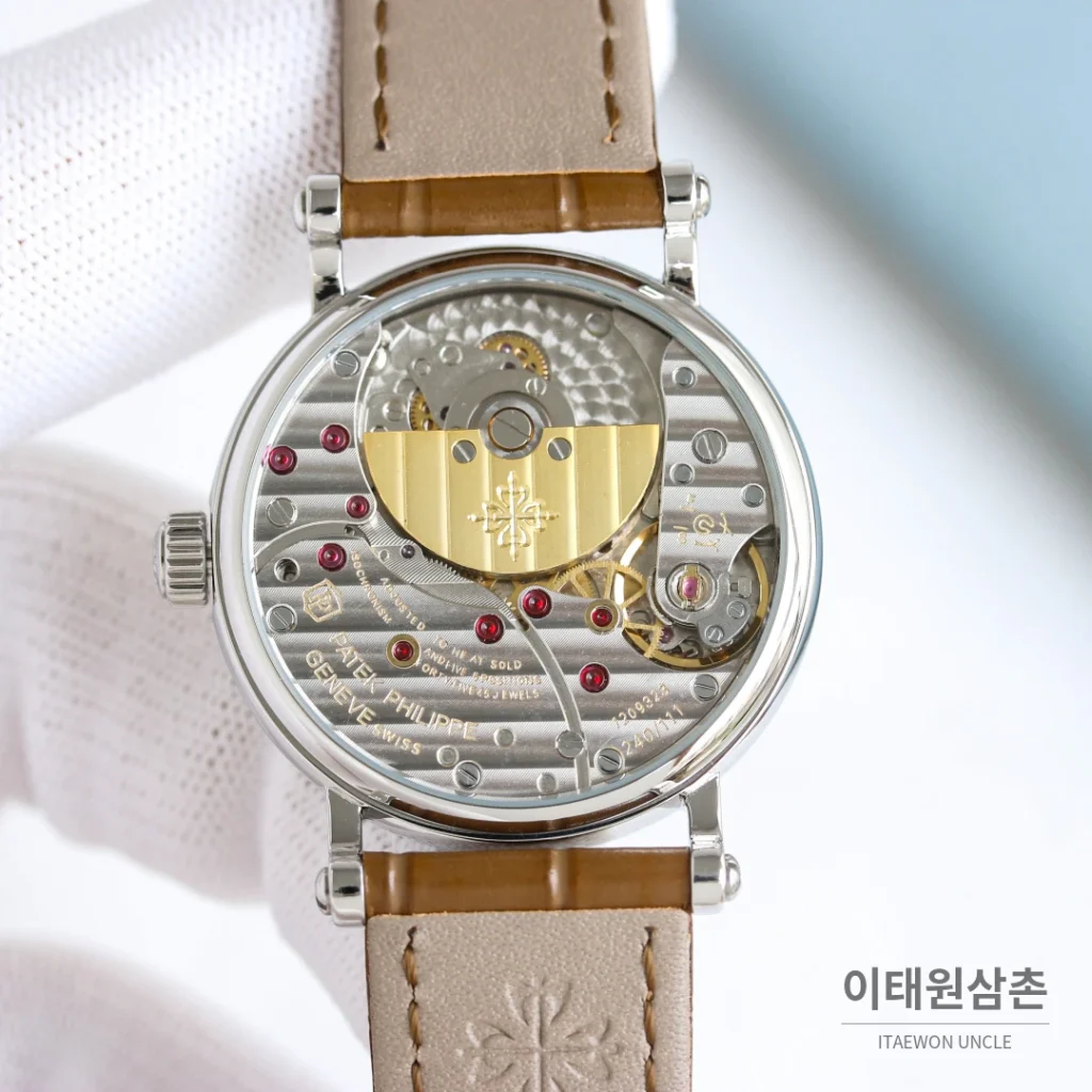 파텍필립 칼라트라바 아이보리 그레인다이얼 레더 오토매틱 34.6mm (2)