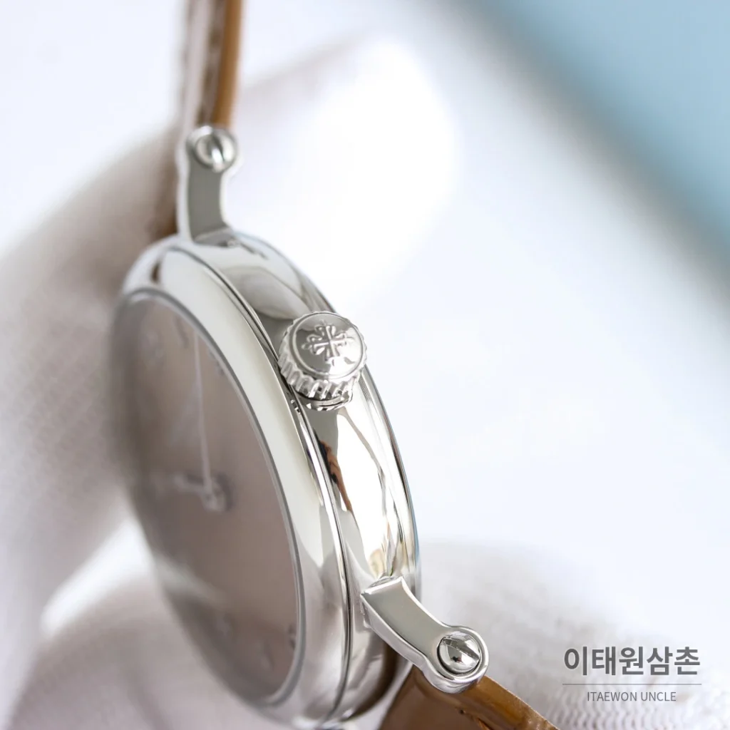 파텍필립 칼라트라바 아이보리 그레인다이얼 레더 오토매틱 34.6mm (2)