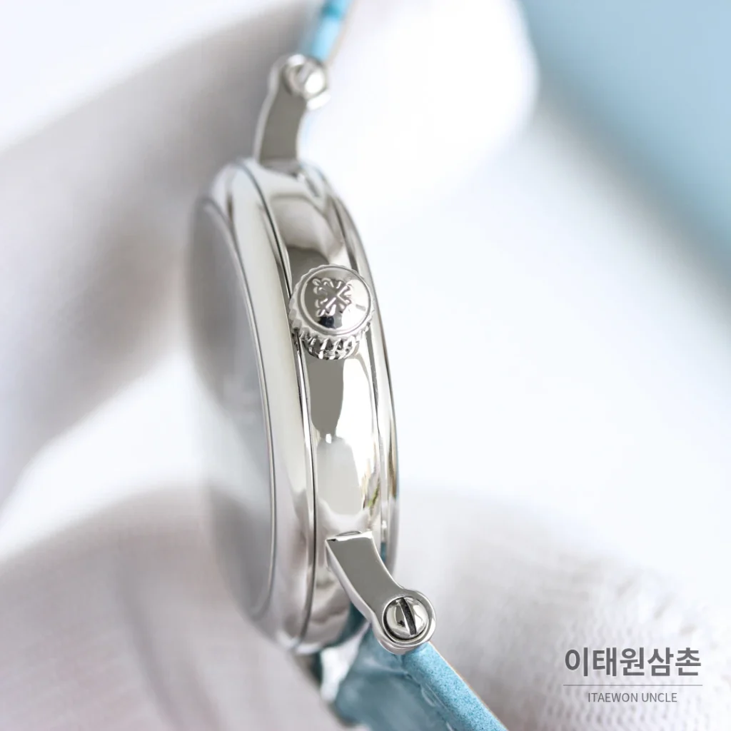 파텍필립 칼라트라바 아이보리 그레인다이얼 레더 오토매틱 34.6mm