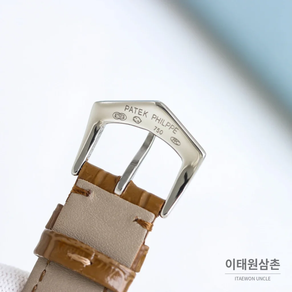 파텍필립 칼라트라바 아이보리 그레인다이얼 레더 오토매틱 34.6mm (2)