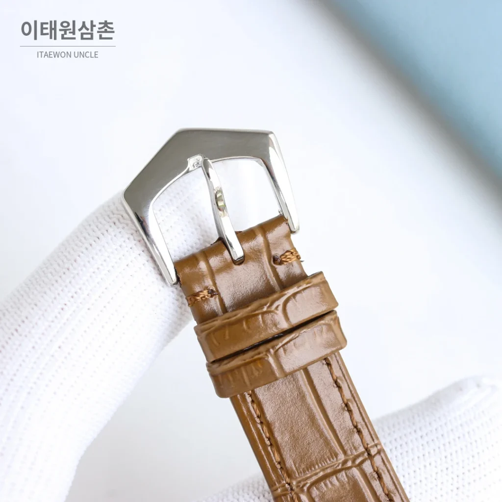 파텍필립 칼라트라바 아이보리 그레인다이얼 레더 오토매틱 34.6mm (2)