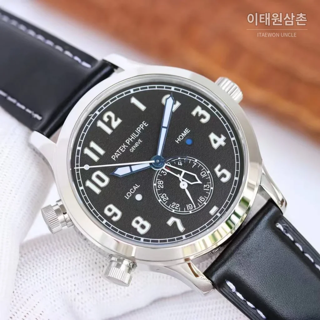 파텍필립 칼라트라바 파일럿 트래블타임 듀얼타임 블루다이얼 오토매틱 42mm 블루 / 브라운 블랙 가죽 스트랩